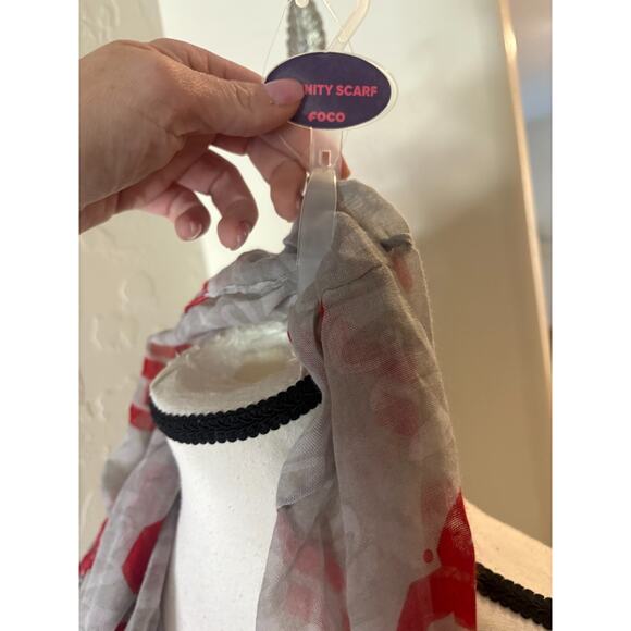 Forever Collectibles Oklahoma Sooners Women's Gray/Red Infinity Scarf - Picture 4 of 4